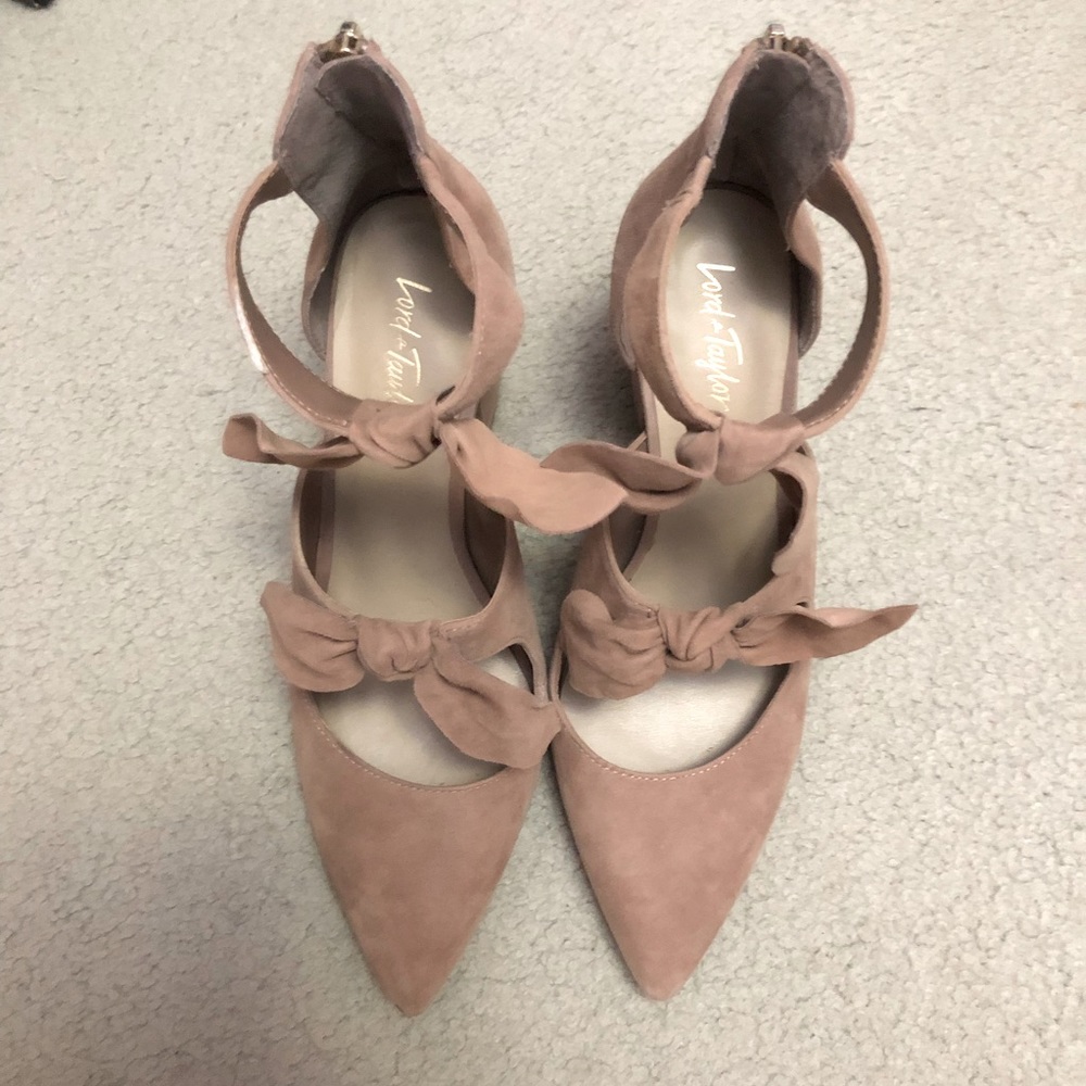 Bow details heels